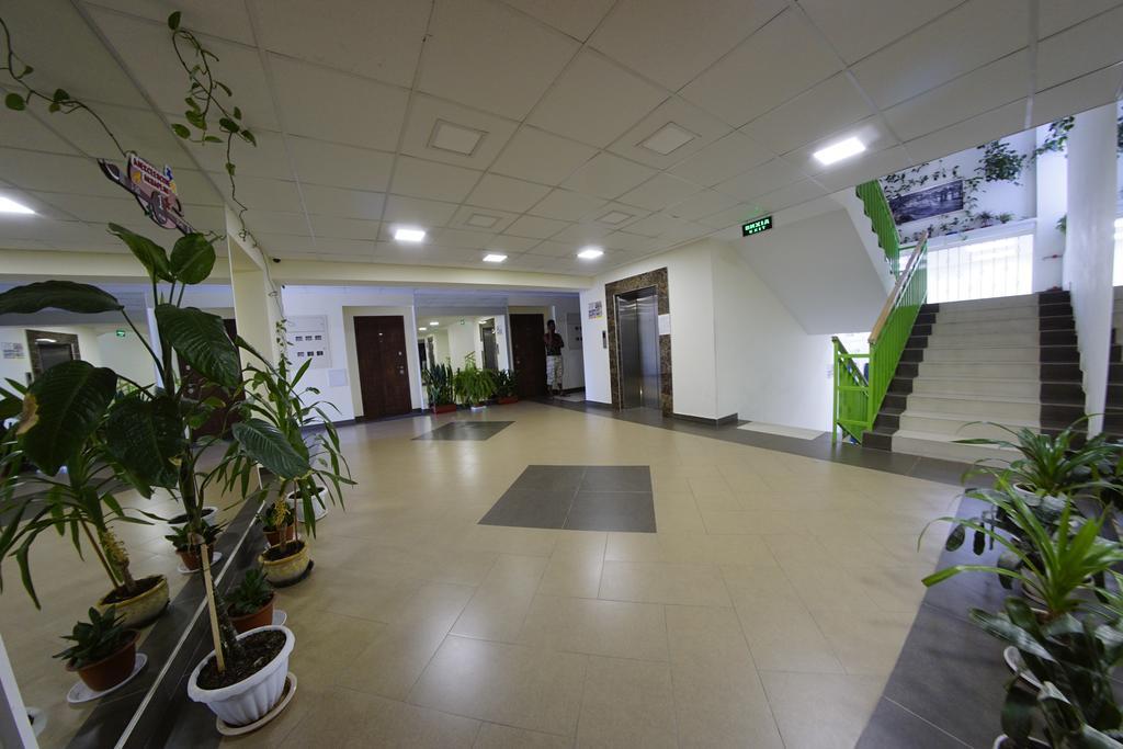54A Tselinogradskaia Str At Alekseevka Underground Charkiw Exterior foto